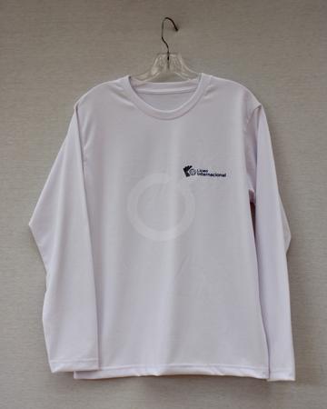 <p>Camiseta. Blanco. Cuello redondo. Manga larga. Sello en pecho. Jersey. Unisex.</p>

<p>&nbsp;</p>
