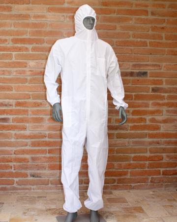 <p>Tela: Antifluido.&nbsp; Composici&oacute;n: Algod&oacute;n 35%, Poli&eacute;ster 65%.&nbsp; Peso: 123 a 136 gr/m2. Descripci&oacute;n: Traje de protecci&oacute;n manga larga y capucha en tela antifluido.&nbsp; El&aacute;stico en capucha, pu&ntilde;os y bastas.&nbsp; Cierre.&nbsp; Corte AMPLIO.&nbsp; Bolsillo en pecho + 2 bolsillos laterales.&nbsp; El&aacute;stico en espalda.&nbsp; Lavadas: 50.</p>

<p>Tallas: &nbsp;S&nbsp;(para personas altura 1.45 a 1.65 cm) o L&nbsp;(para personas altura 1.65 a 1.85)</p>

<p>Producto bajo pedido, m&iacute;nimo 24 unidades.&nbsp; Pedidos&nbsp;a ventas@ziro.com.ec</p>

