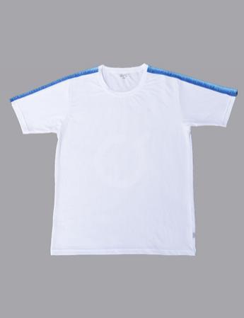 <p>Camiseta deportiva. &nbsp;Franja sublimada negro/amarillo fosforescente. &nbsp;Tela inteligente con secado r&aacute;pido y stretch. &nbsp;Para ni&ntilde;os y adultos.</p>
