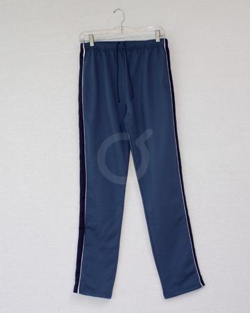 <p>Pantalon calentador.&nbsp;Bolsillo interno.&nbsp;Tira reguladora. Vivos laterales. Azul marino.&nbsp;Fleece perchado. Unisex.</p>

<p>&nbsp;</p>
