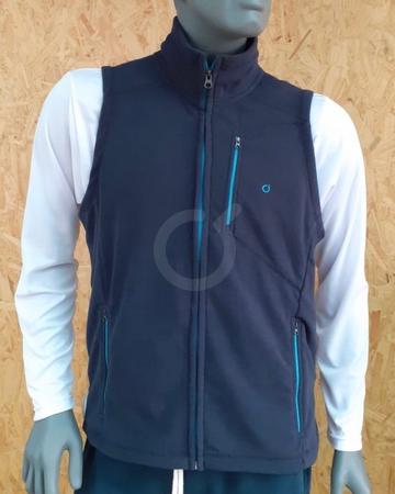 <p>Chaleco polar con tela inteligente que regula la temperatura del cuerpo. Bolsillos laterales con cierre. Mas bolsillo en el pecho con cierre.</p>

<p>&nbsp;</p>
